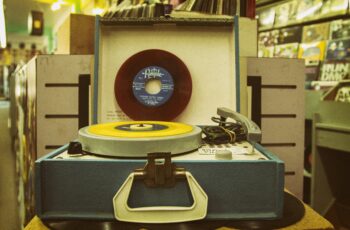 The Comprehensive Buying Guide for Vintage Record Players